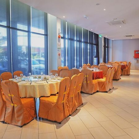 Roxy Hotel Serian Extérieur photo