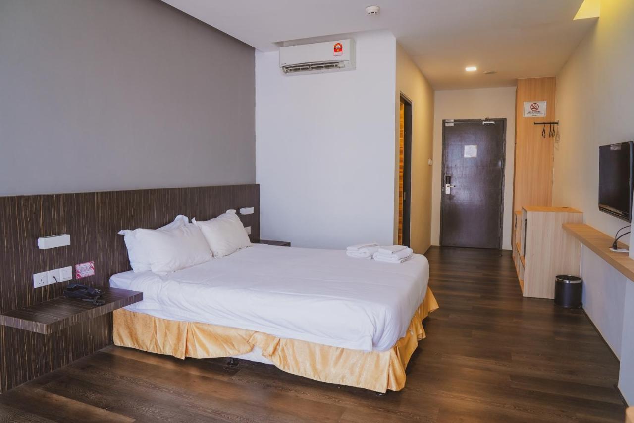Roxy Hotel Serian Extérieur photo