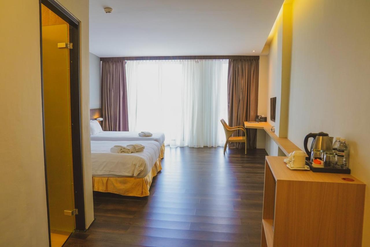 Roxy Hotel Serian Extérieur photo