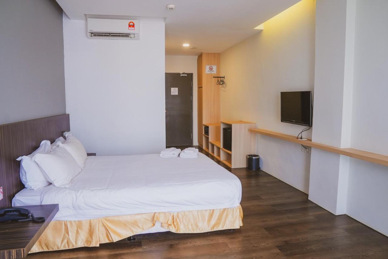 Roxy Hotel Serian Extérieur photo