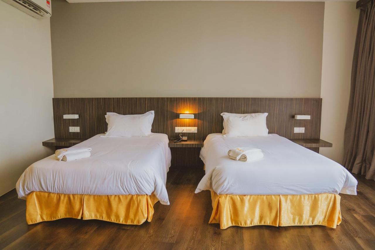 Roxy Hotel Serian Extérieur photo