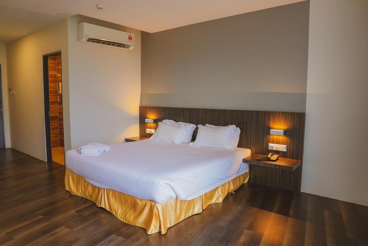 Roxy Hotel Serian Extérieur photo
