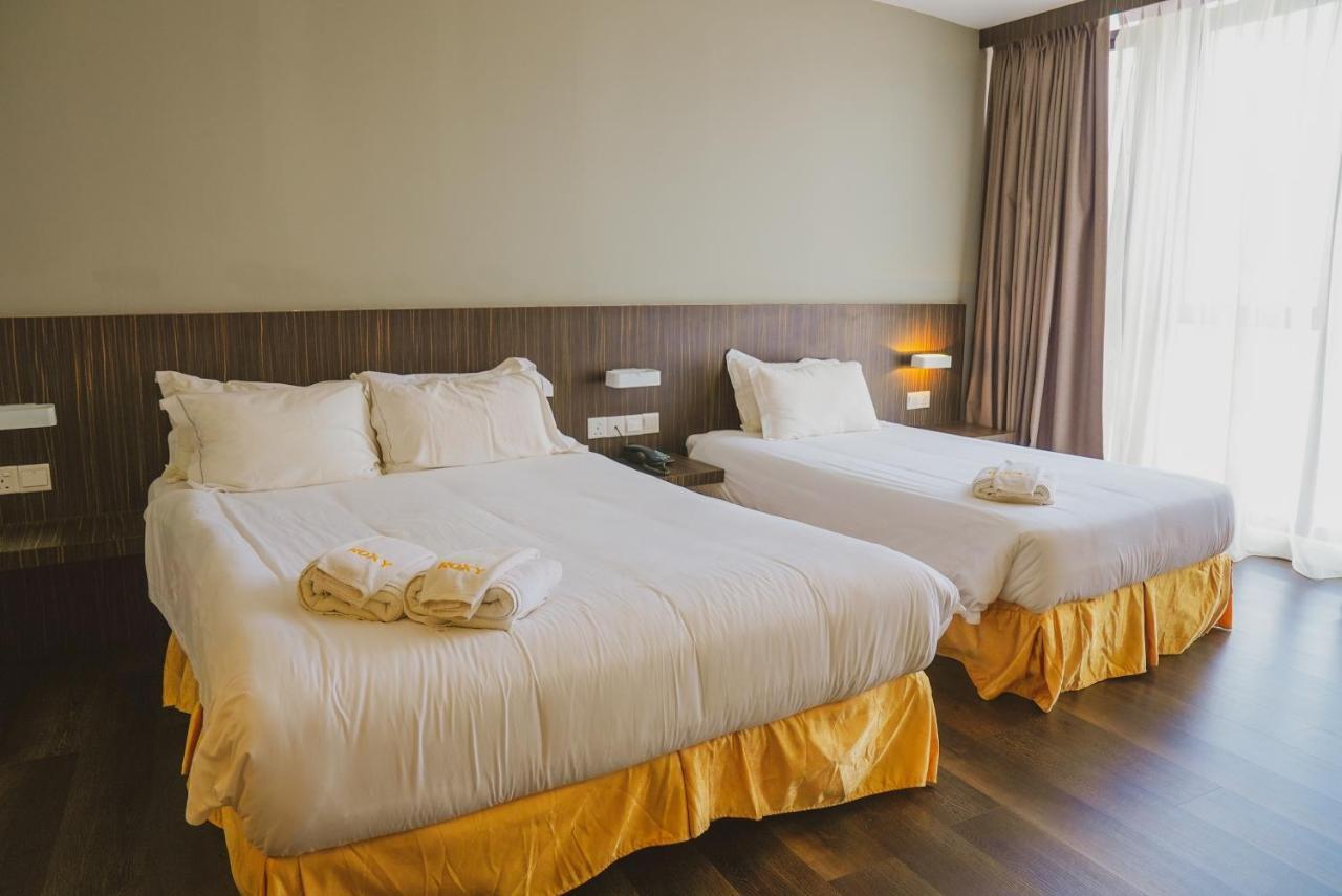 Roxy Hotel Serian Extérieur photo