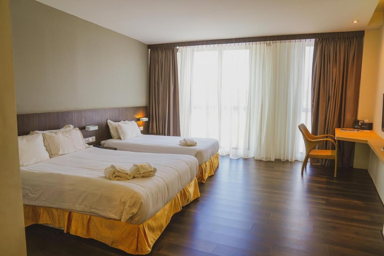Roxy Hotel Serian Extérieur photo