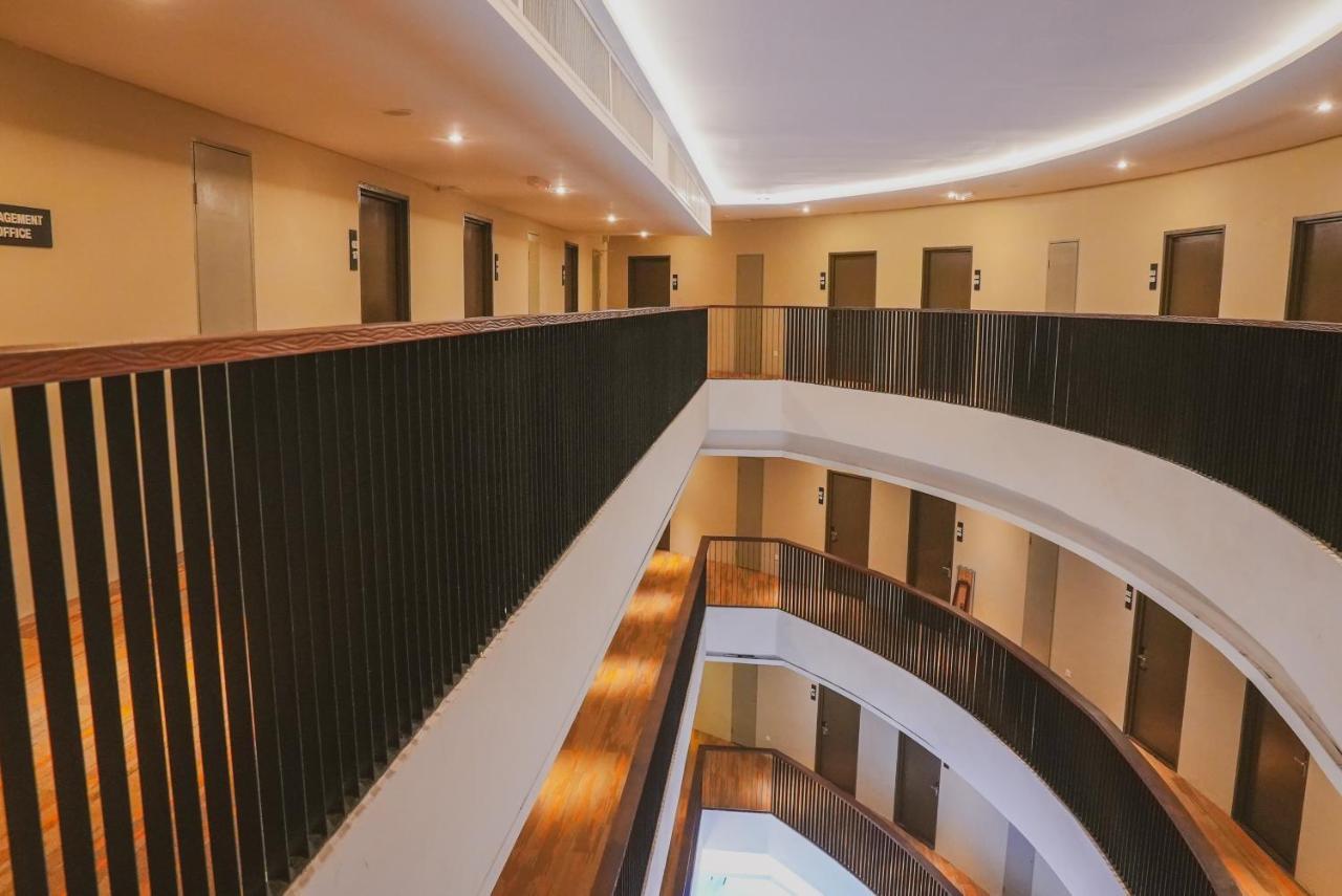 Roxy Hotel Serian Extérieur photo
