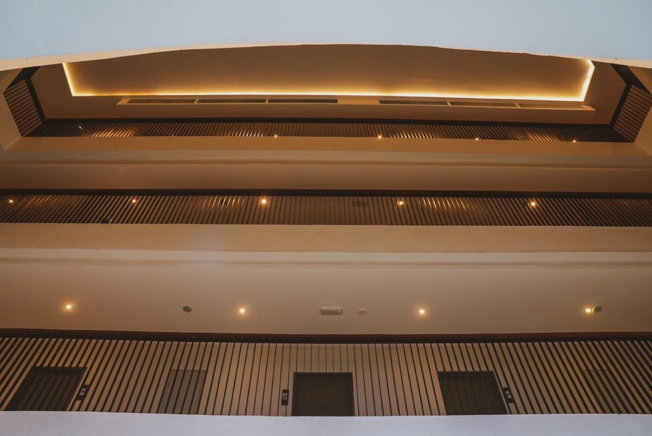 Roxy Hotel Serian Extérieur photo