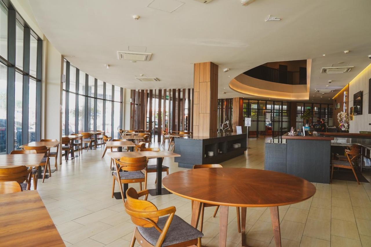 Roxy Hotel Serian Extérieur photo