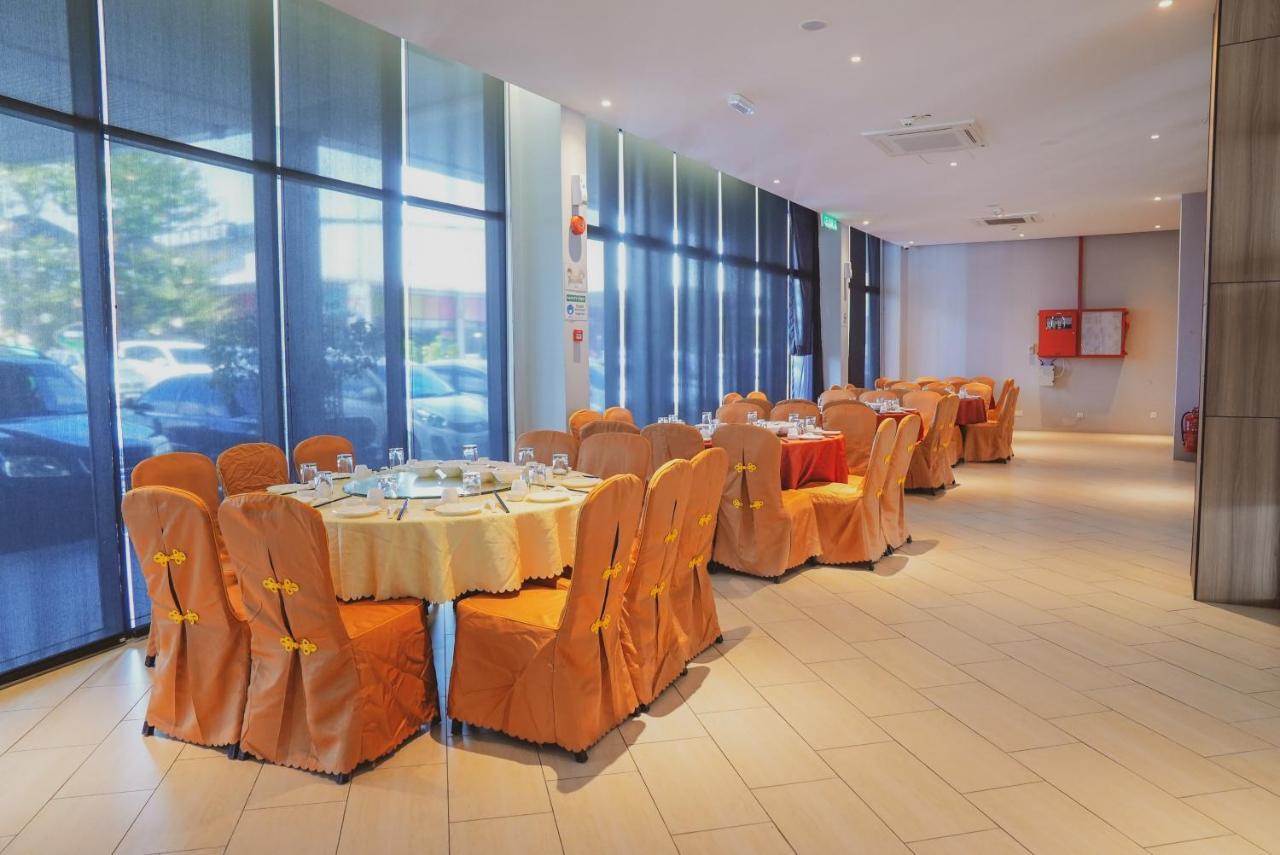 Roxy Hotel Serian Extérieur photo