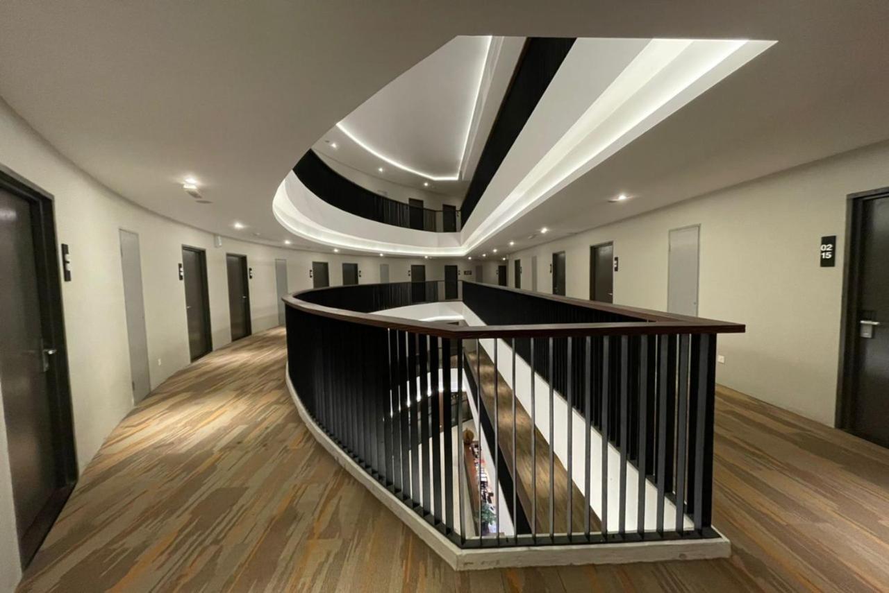 Roxy Hotel Serian Extérieur photo