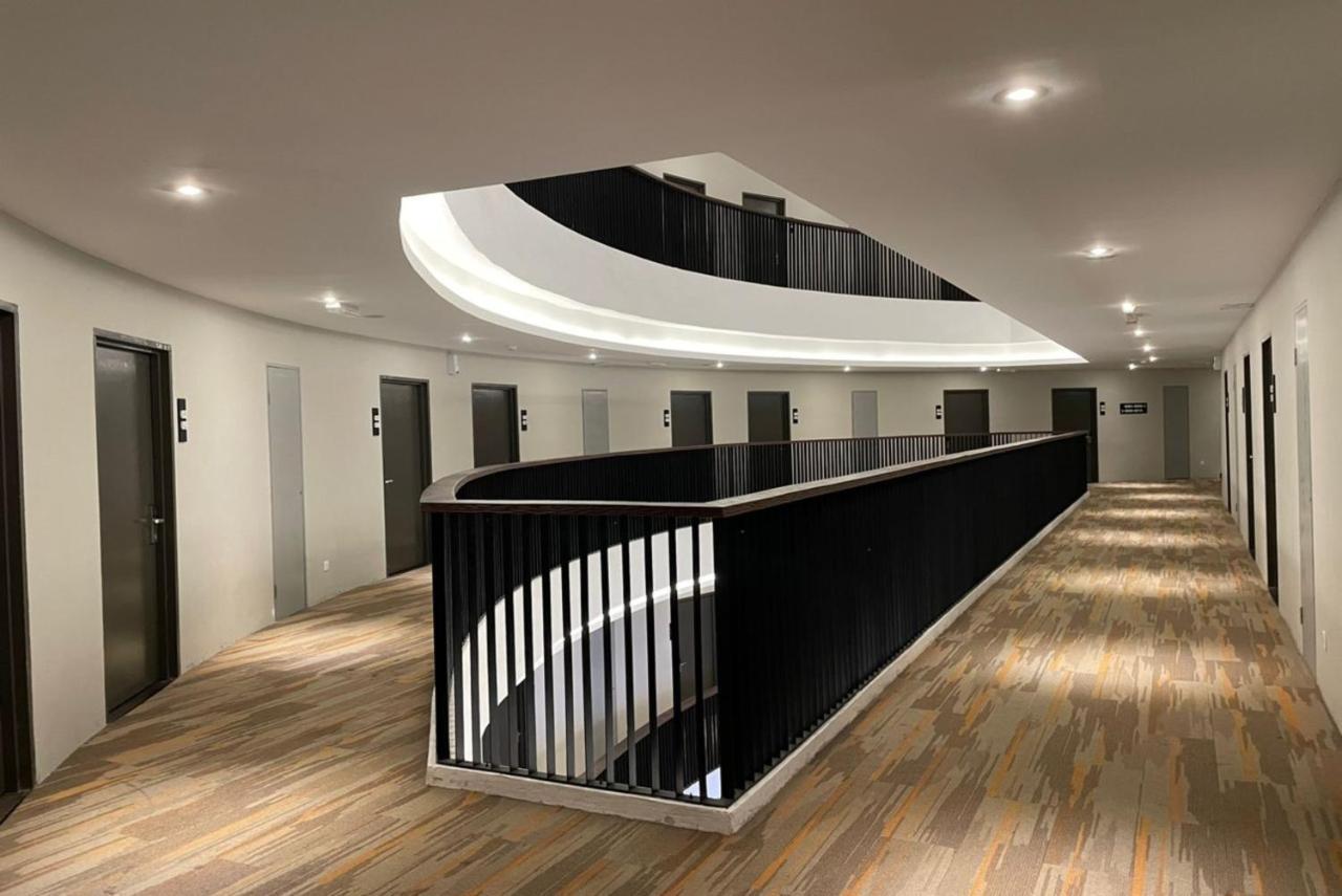 Roxy Hotel Serian Extérieur photo