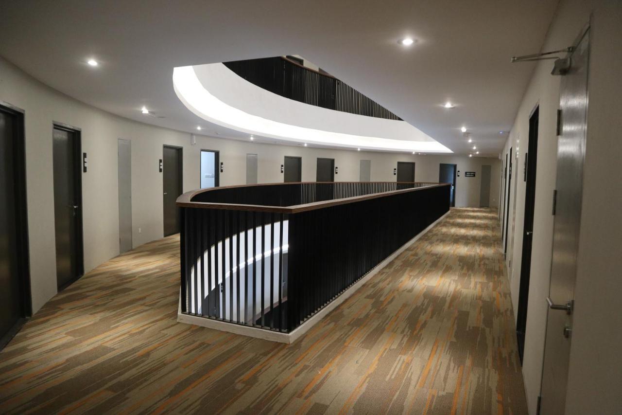 Roxy Hotel Serian Extérieur photo