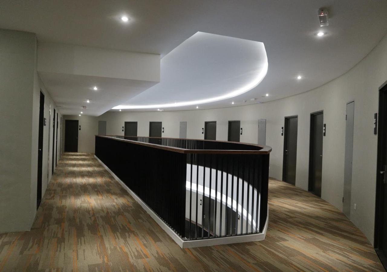Roxy Hotel Serian Extérieur photo
